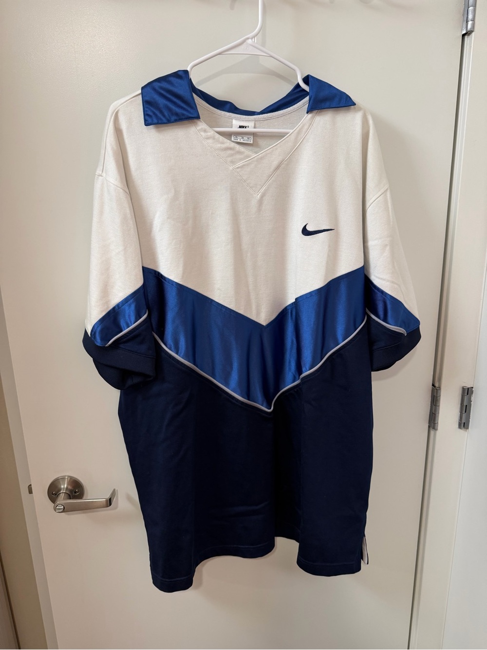 Nike Men’s Vintage y2k Navy and White Colorblock Polo Shirt